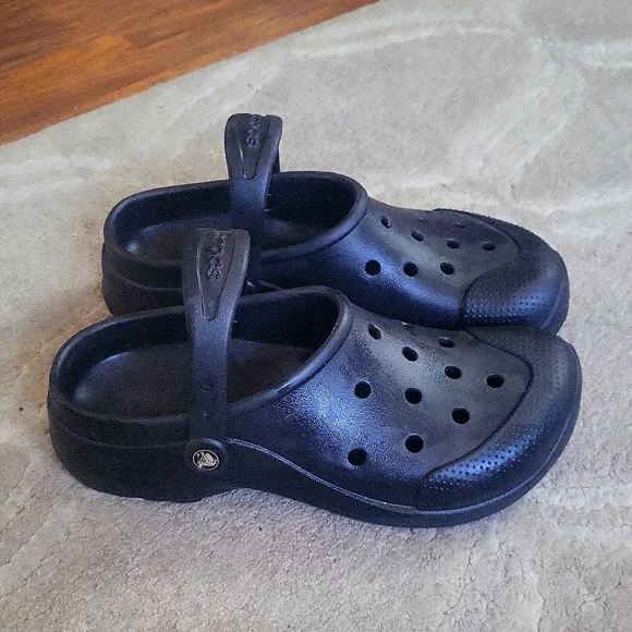 CROCS | Shoes | Crocs Ag Black Size 2 | Poshmark display picture 1